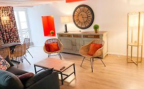 Bel Appartement Contemporain